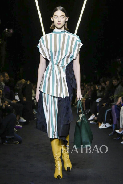 2017秋冬巴黎时装周：罗意威 (Loewe) 女装秀