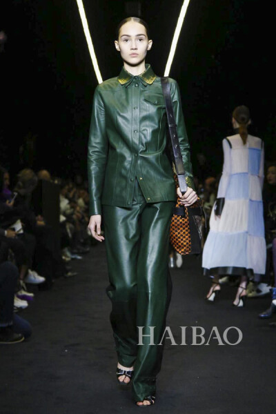 2017秋冬巴黎时装周：罗意威 (Loewe) 女装秀