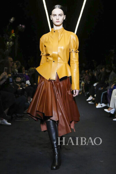 2017秋冬巴黎时装周：罗意威 (Loewe) 女装秀