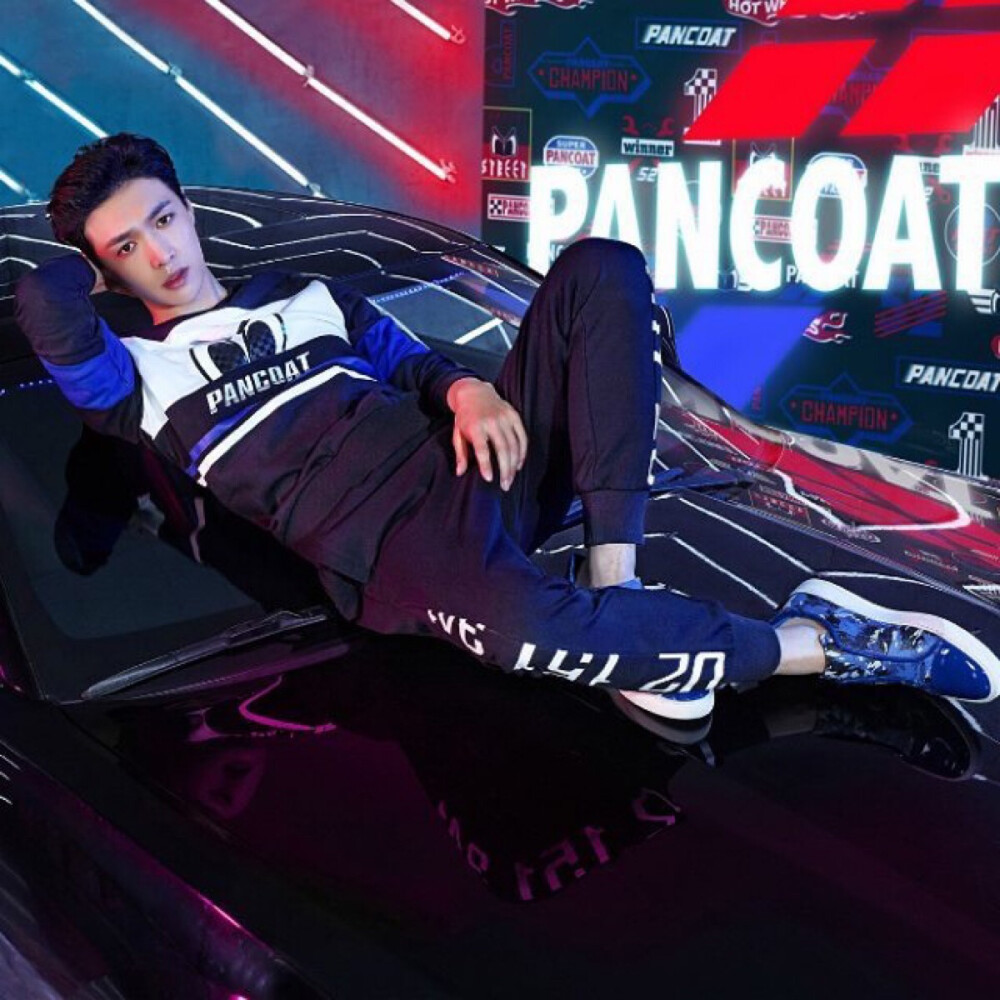 张艺兴 pancoat很帅了