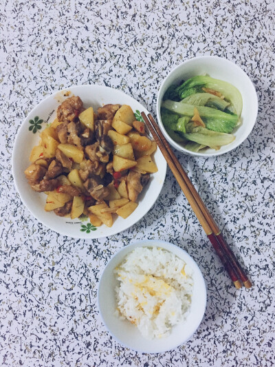 「晚餐」土豆烧鸡+蚝油生菜