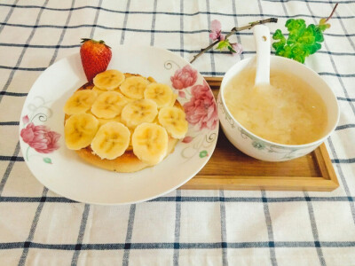 香蕉芝士土司+银耳雪梨粥