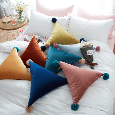ins北欧三角形纯色靠垫沙发装饰抱枕出口欧美手工毛线球抱枕含芯