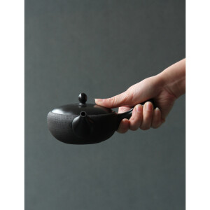 日本进口  常滑烧  梅原廣隆作  黑泥平丸急须横手茶壶