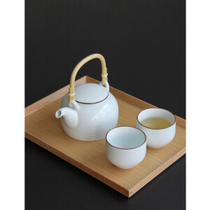 日本进口   白山陶器   森正洋大师设计  白磁千段茶壶与茶杯