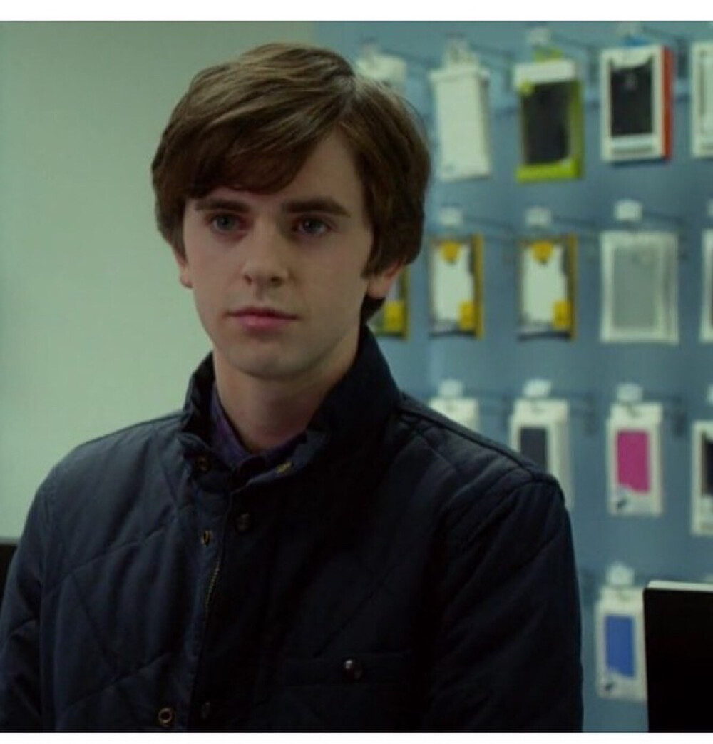 默子ins新照 来源ins _freddiehighmore_