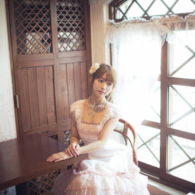 等一个人牵你的手