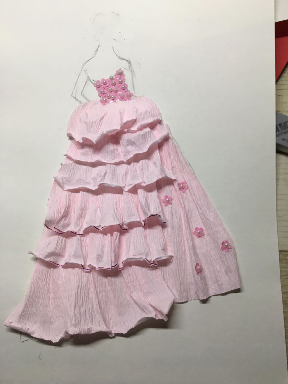 那皱纹纸做的一件婚纱不是很好看啊