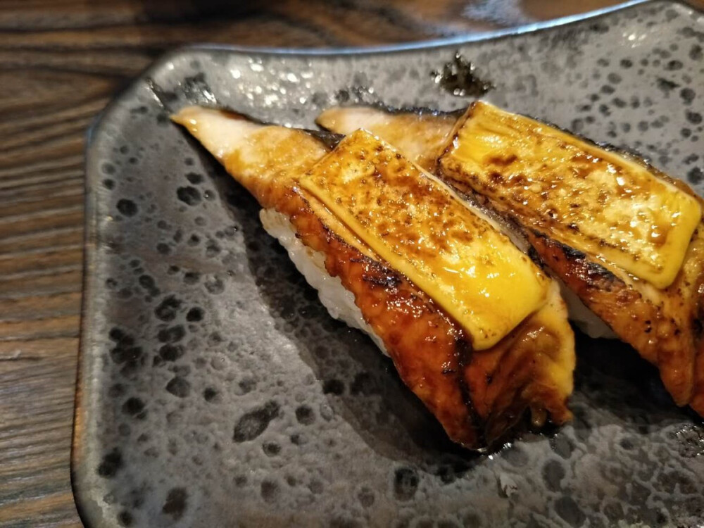 芝士鳗鱼寿司图片