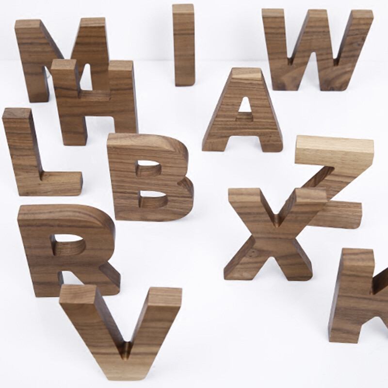 物应WOOIN 简约风格 黑胡桃实木字母摆件可挂墙装饰