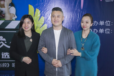 《小鬼当校》是一部由张海燕、吴琼、吴江出演的影片，该片将童星、励志、青春活力正能量上升到了社会儿童影片命题的新高度，完美的将老中青表演艺术家、著名歌手、偶像明星有机生动的与童星结合…