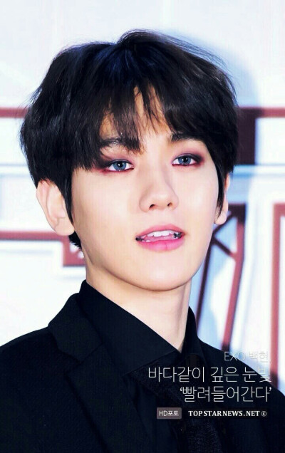 [拿图点赞/喜欢收藏/盗图司马]边伯贤BaekHyun
#眼线美男#
EXO出道五周年快乐，一直走花路吧！