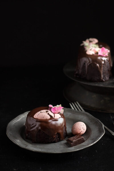 CHOCOLATE AMARETTO EASTER CAKES