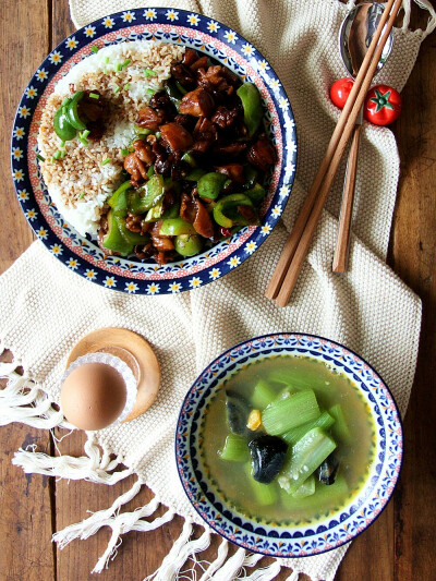 黄焖鸡米饭+丝瓜汤+白煮蛋