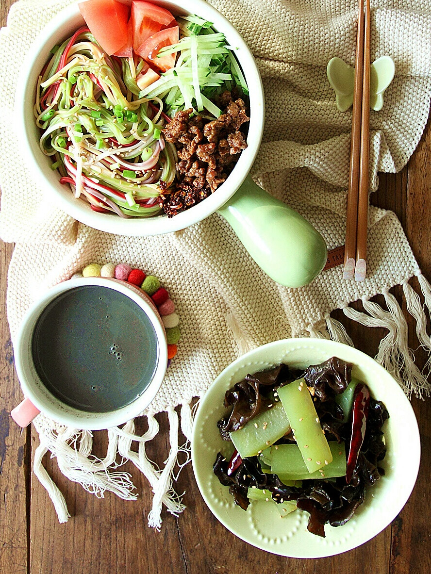 拌面+莴笋拌木耳+黑芝麻糊