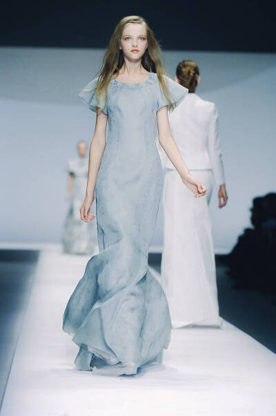 Rochas S/S 2006 Paris：Vlada Roslyakova