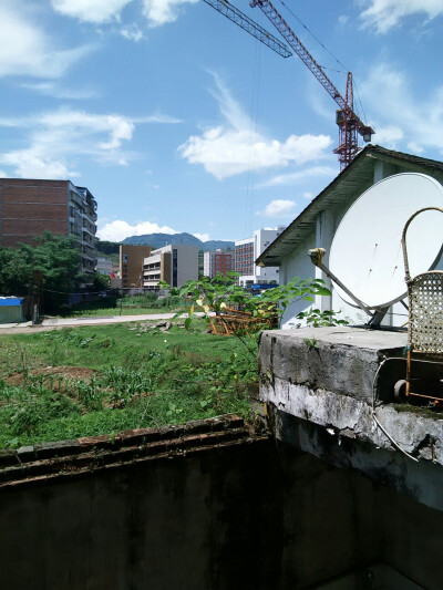 阳光明媚，难再见此光景……