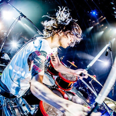 ONE OK ROCK. Tomoya鼓手 