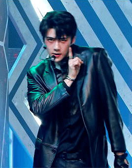 吴世勋/动态套图2p