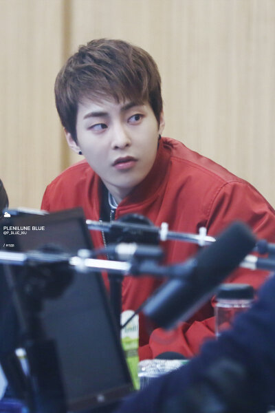 Xiumin 金珉锡 김민석 EXO
cr.logo