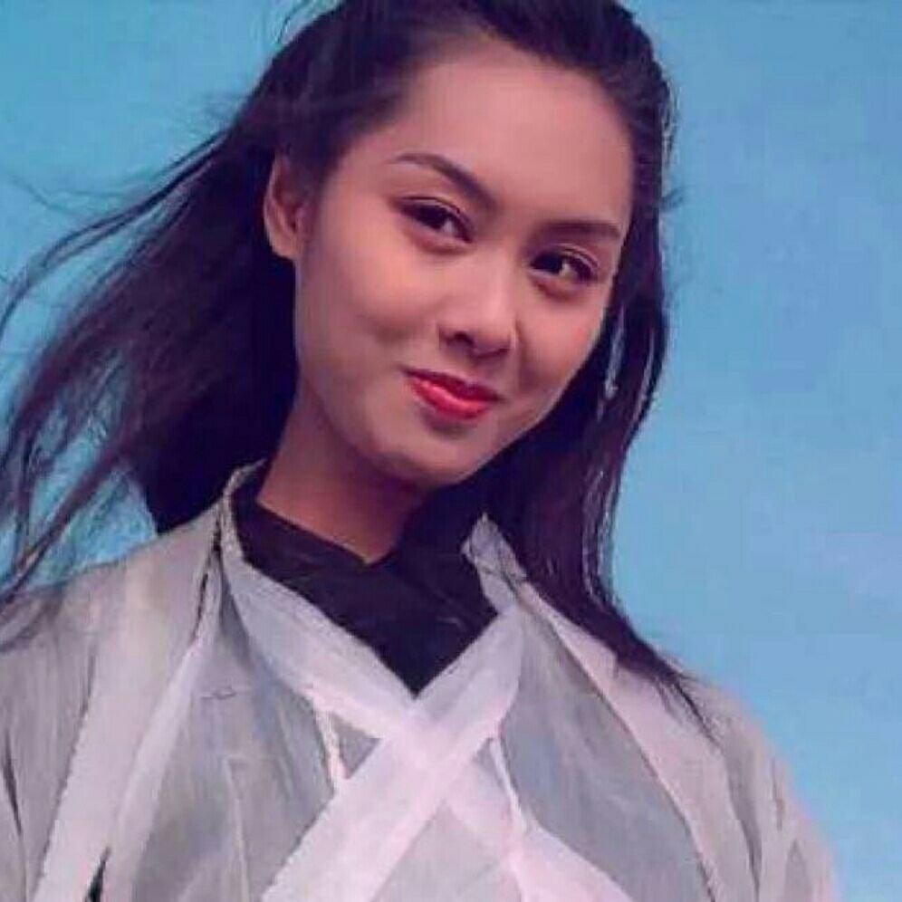 我的意中人是个盖世英雄,总有一天他会踏着七彩祥云