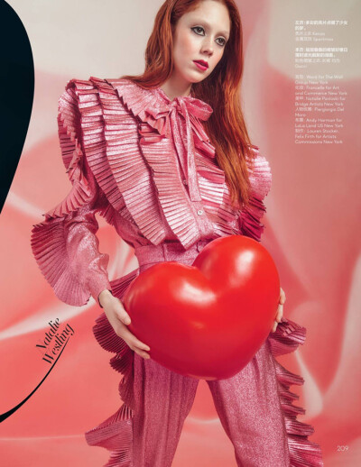 Natalie Westling（娜塔莉·韦斯特林）1996年6月出生于美国的Natalie Westling，虽然是于2014年才加入模特行列的新人，但人气飙升的程度如同火箭般猛劲，现已成为时尚圈炙手可热的宠儿。