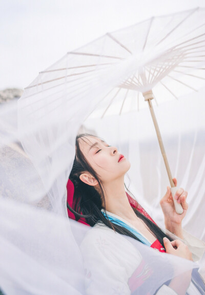 说那年烟雨空蒙，杏花船摇摆而过。摄影：大大脸夏子