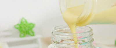 香蕉橙子酸奶汁，制作请关注今日头条:情物JUICE或者微信公众号qingwu5208