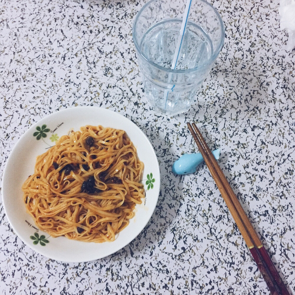 「早餐」老干妈拌面