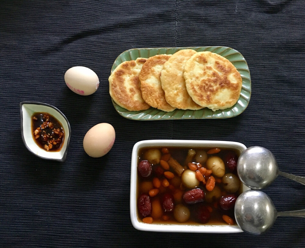 土豆饼+白煮蛋+当归红糖蛋