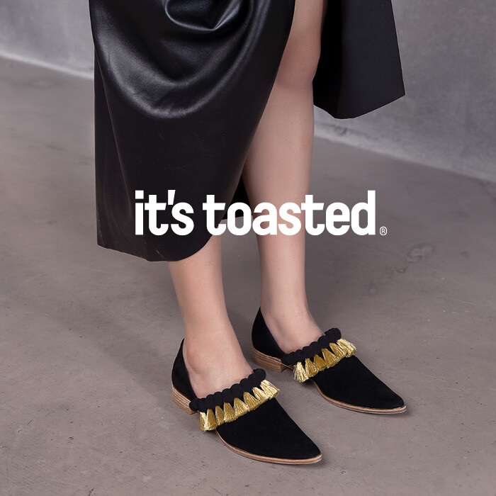 it's toasted独立设计原创品牌#Sparkle黑羊皮金穗绒球平底鞋预售
