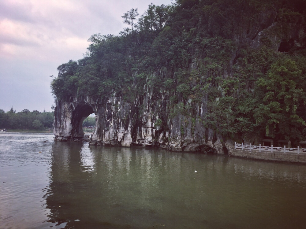 象鼻山