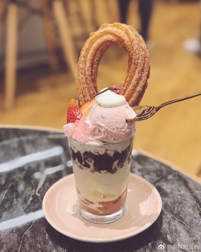 #dessert# 位于尖沙咀的Joō de Rolls推出敲粉嫩的樱花限定churros ​​​​