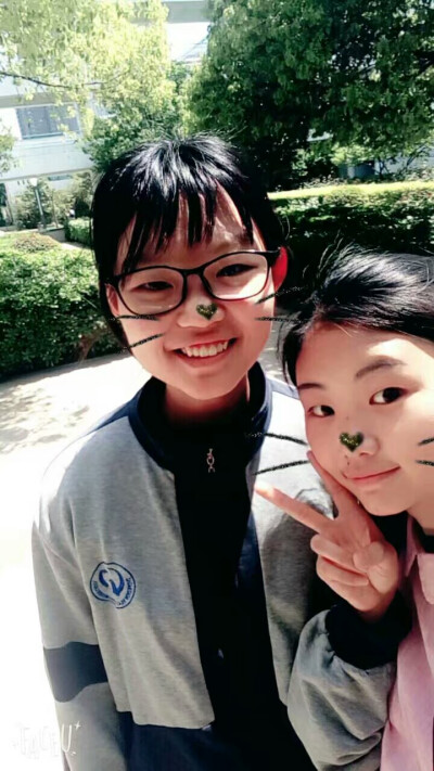 21st.April.2017 Sunny☀
Today sun is very bright,so my friend[xueshulai] and I[kira] hang out at school.We take many photos about our school and we once again feel the beauty of the school.