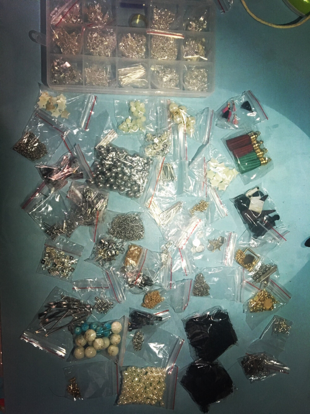 买了好多配件，开始做耳钉喽