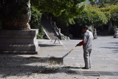 黄鹤楼的保洁老爷爷