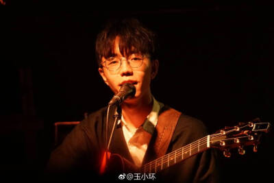 陈鸿宇2017巡演0423贵阳站
cr 玉小环