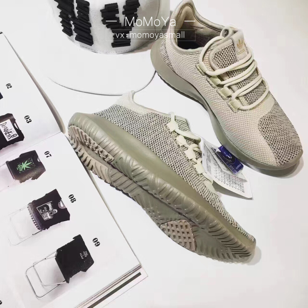 Adidas Tubular Shadow小椰子 Yeezy 350 运动鞋
男鞋，女鞋潮鞋，搭配，时尚搭配，服饰搭配，美鞋