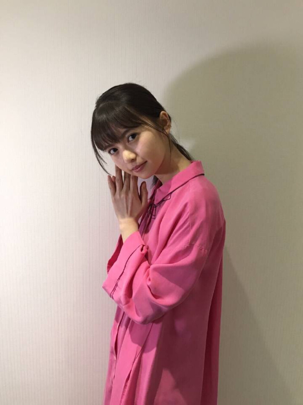 BRODY編集部：6月号セブンネット版は#齋藤飛鳥#さんが表紙です！それと同時に「乃木坂46×東京グラビア連載」もスタート！オフショットでこのクオリティーなのが、神の子と言われるゆえんでしょう！あと、世界一雨が似合う18歳だと思います！ ​​​