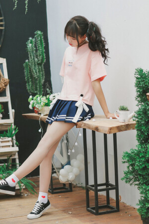 美美的水粉色，条纹半身裙，有点水手装的味道哦。