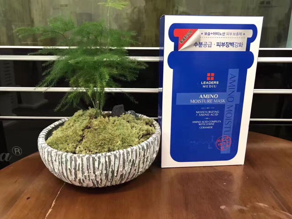 丽得资补水面膜【补水王】..每天用都不会心疼的面膜 [太棒啦[得意][得意]丽德姿水库面膜 一盒十片 补水之王，缔造水润嫩白美肌100%阿尔卑斯纯净水，给肌肤24小时持续保湿..，锁水同时，软化角质，净化肌肤，调节水油平衡，补充肌肤所需各种营养，令肌肤由内而外水润饱满，嘭嘭弹润。