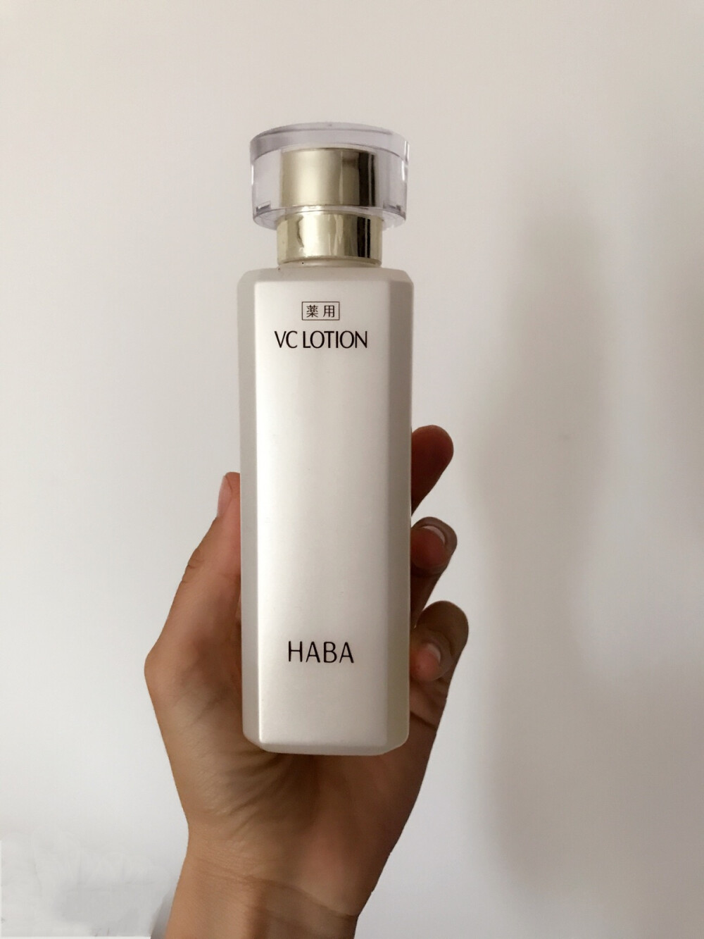 HABAVC水，很不错，孕妇可用美白水，日本药妆值得推荐。