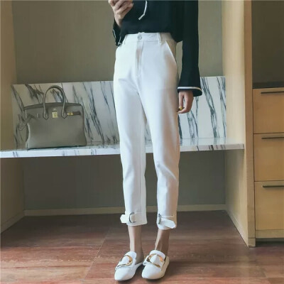 白T+白色牛仔裤+皮鞋