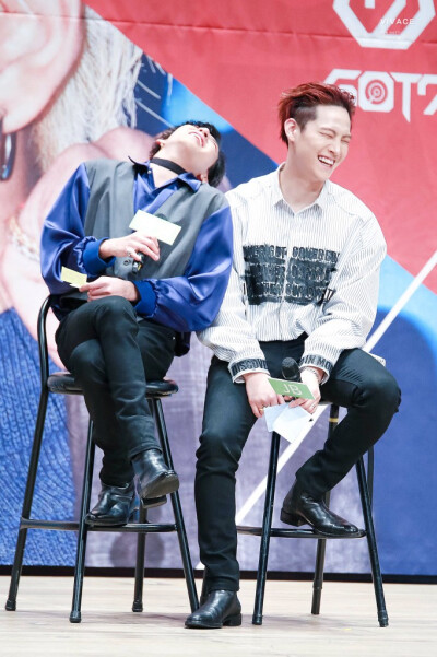 靠在在蹦身上的baby bam 超可爱 GOT7bambam 林在范
cr.logo