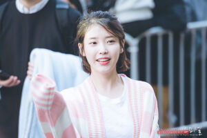 李智恩（IU）