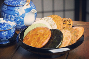 日式点心，仙贝。