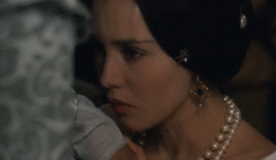 伊莎贝尔·阿佳妮-玛戈王后