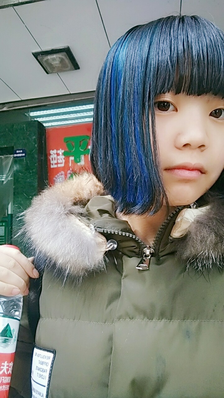 不是特效……只是我从江苏回来头发油了，好尴尬……