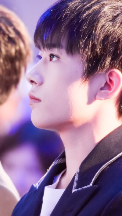 @懒得想名字的大白 易烊千玺 yyqx 1128