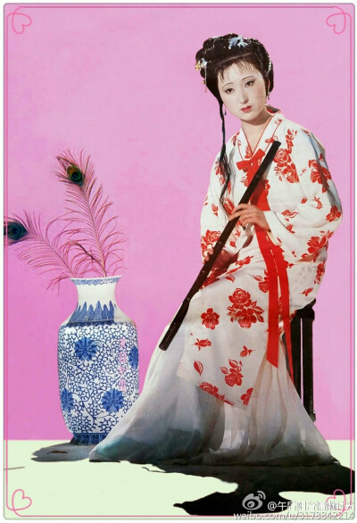 87版电视剧《红楼梦》挂历照，陈晓旭饰演林黛玉。